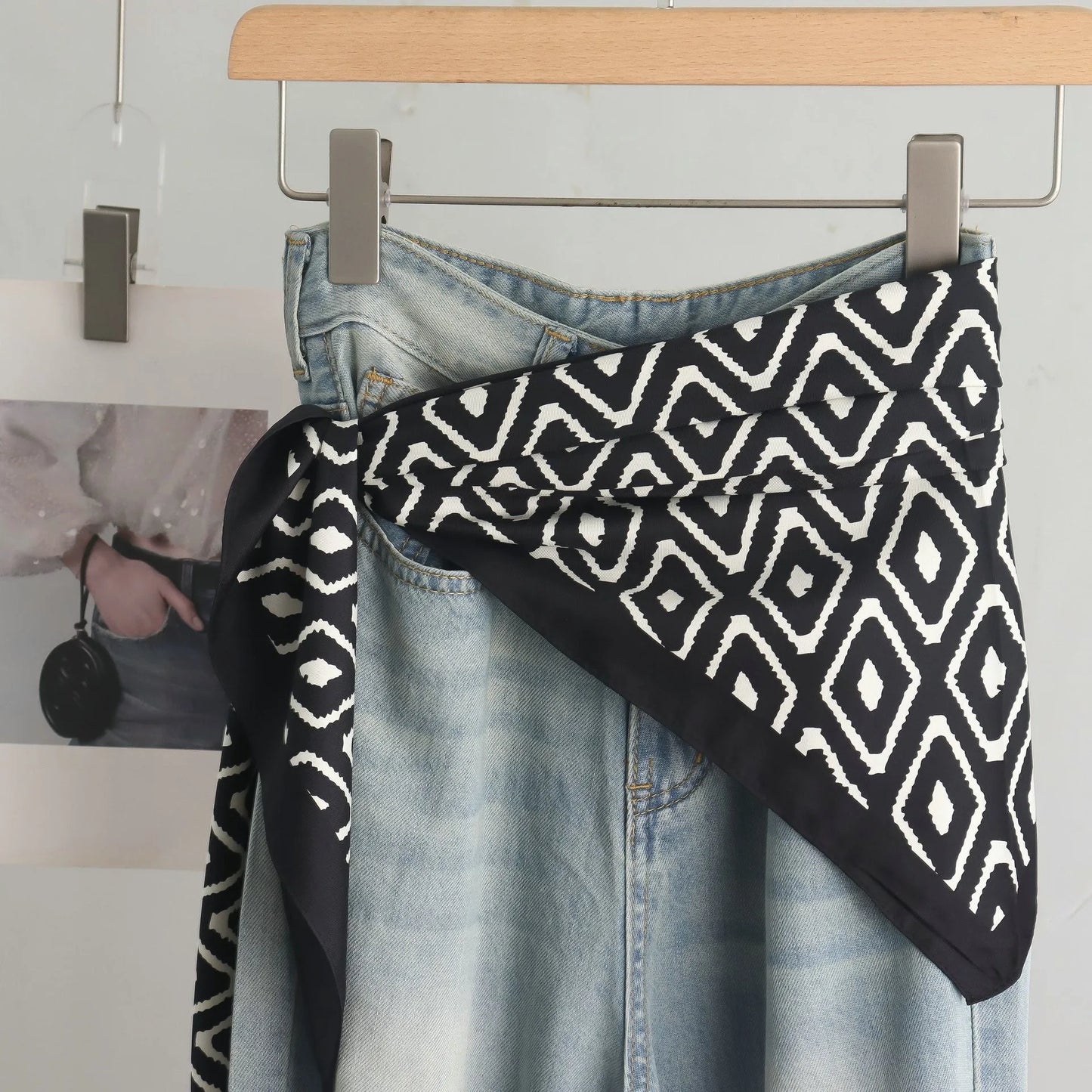 High-End Retro Tie-Dye Triangular Binder Headcloth Women's Spring and Summer New Niche Fashion All-Matching Scarf Jeans Belt