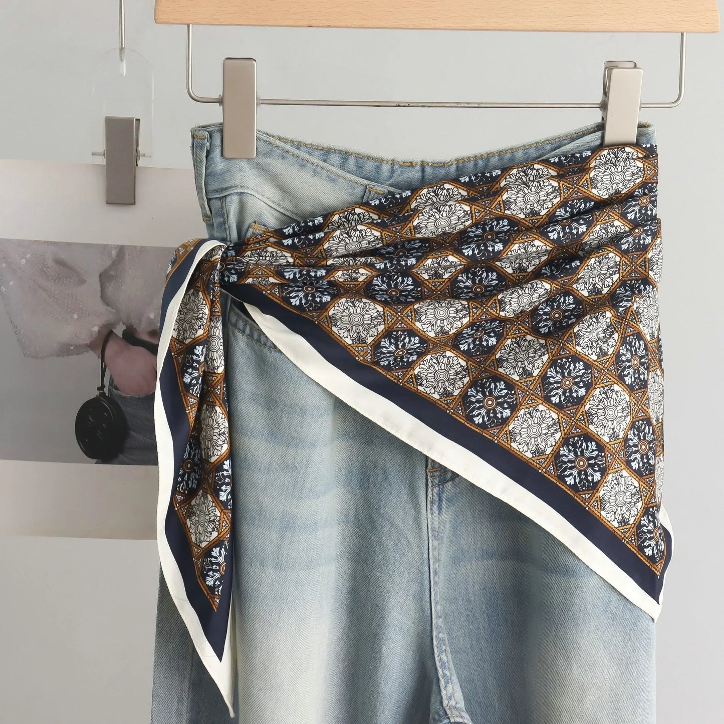 High-End Retro Tie-Dye Triangular Binder Headcloth Women's Spring and Summer New Niche Fashion All-Matching Scarf Jeans Belt