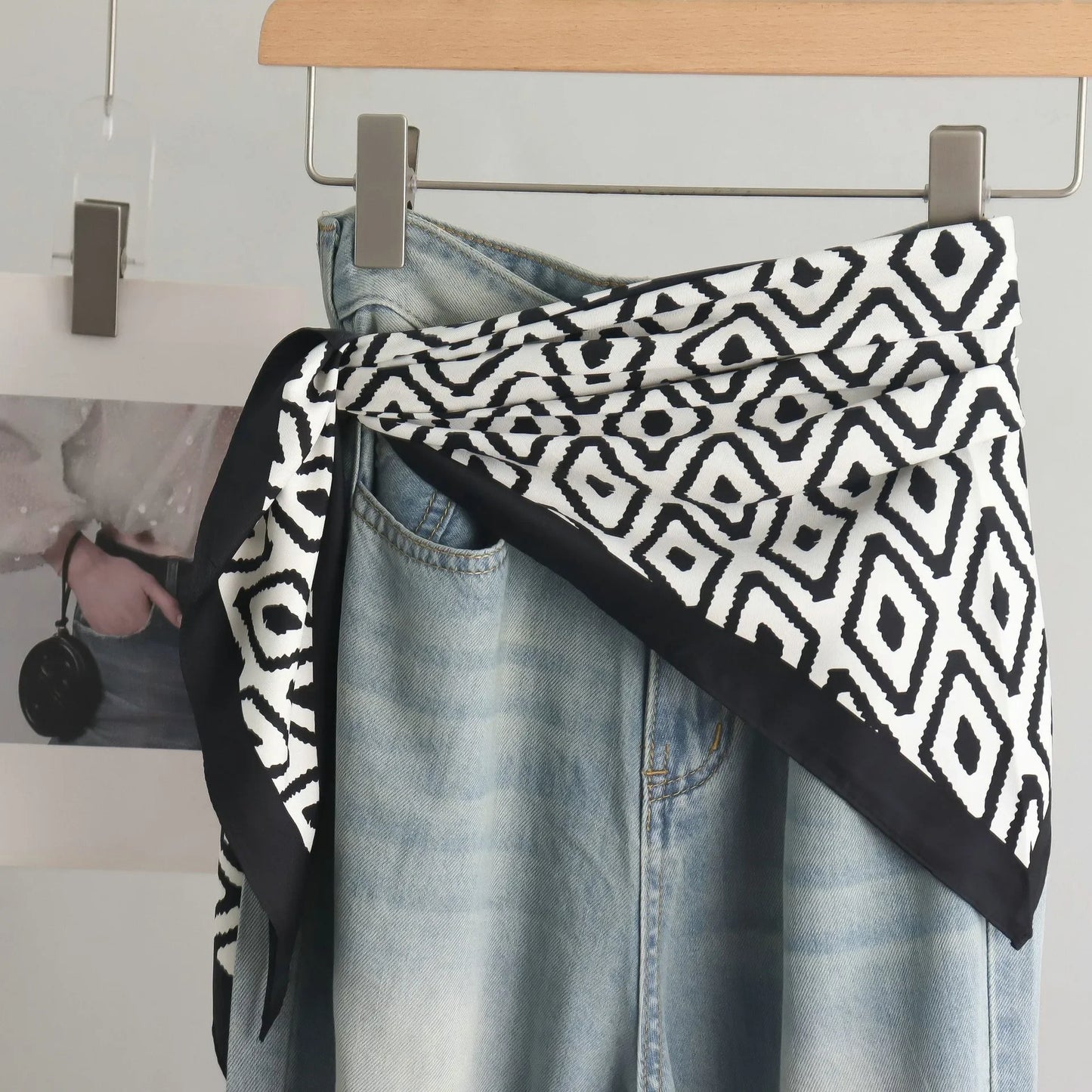 High-End Retro Tie-Dye Triangular Binder Headcloth Women's Spring and Summer New Niche Fashion All-Matching Scarf Jeans Belt