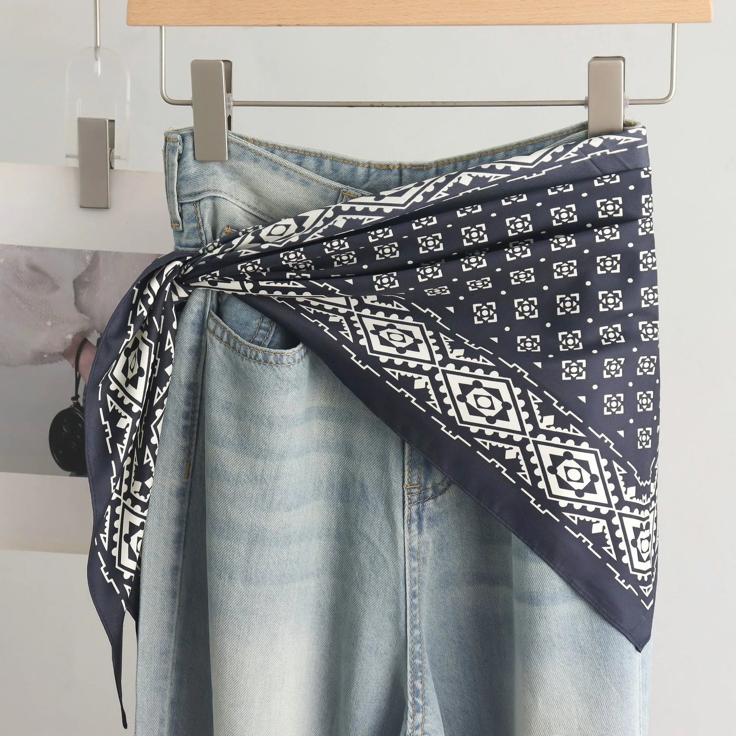 High-End Retro Tie-Dye Triangular Binder Headcloth Women's Spring and Summer New Niche Fashion All-Matching Scarf Jeans Belt