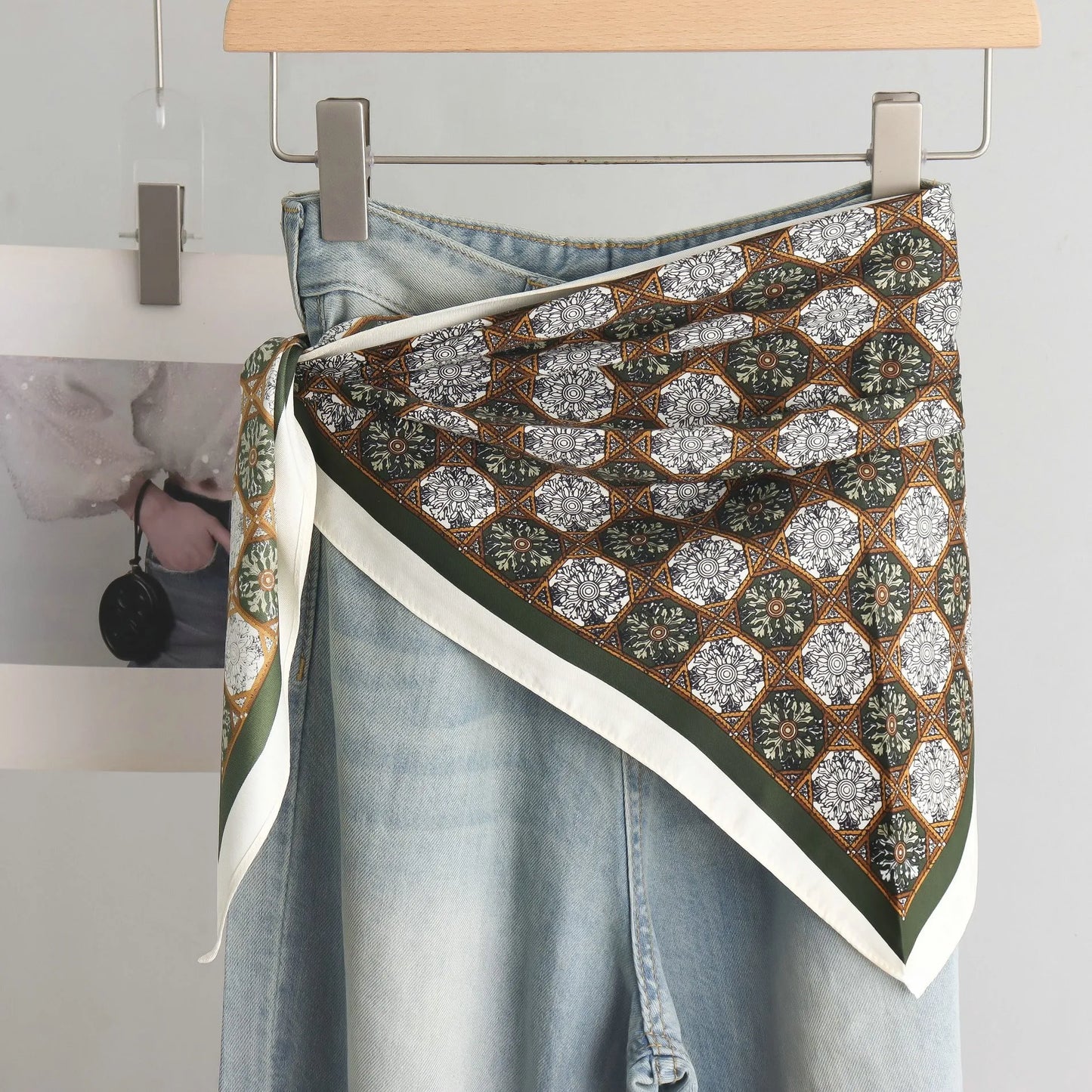 High-End Retro Tie-Dye Triangular Binder Headcloth Women's Spring and Summer New Niche Fashion All-Matching Scarf Jeans Belt